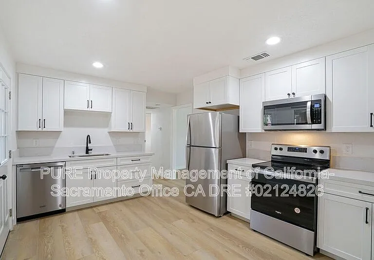5939 Gloria Dr — Photo 9
