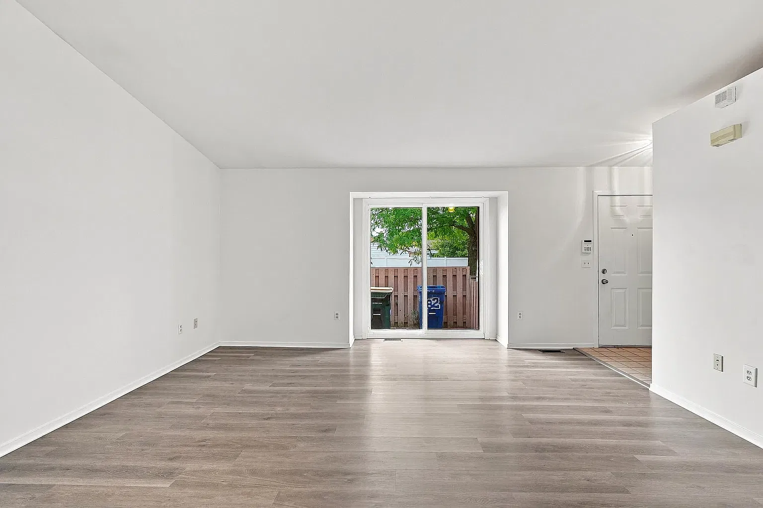 2 bed, 992 sqft, $1,625 — Photo 4