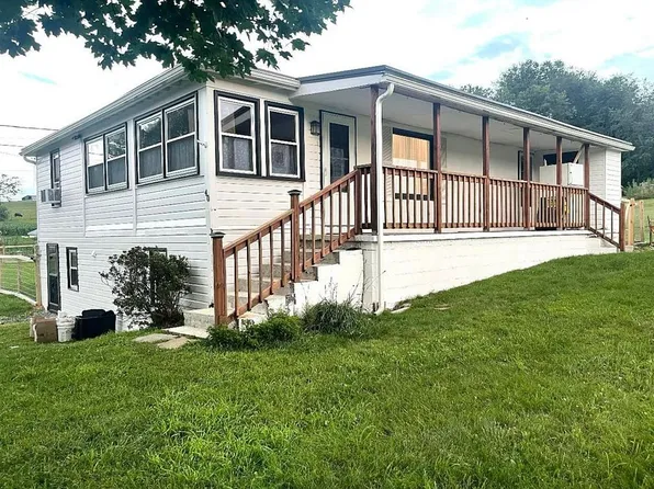 40 Hamrick St, Hillsboro, WV 24946
