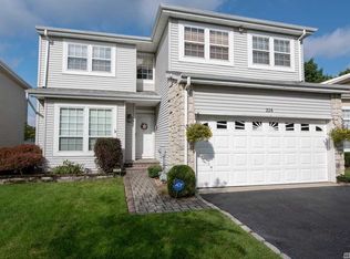 226 Fairfield Dr E, Holbrook, NY 11741