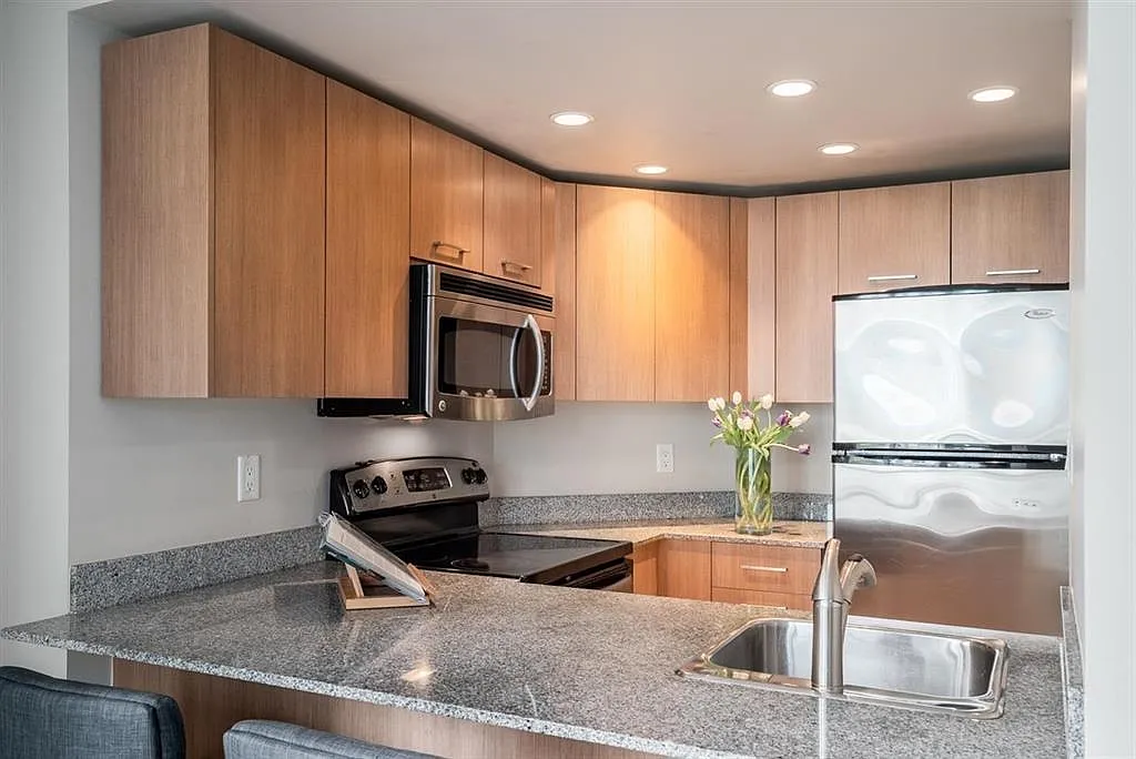 1 bed, 405 sqft, $2,190 — Photo 3