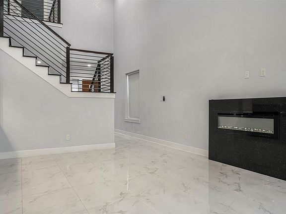 5th image of 4934 Creekmont Dr