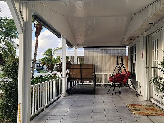 4th image of 5280 SW 22nd Avenue