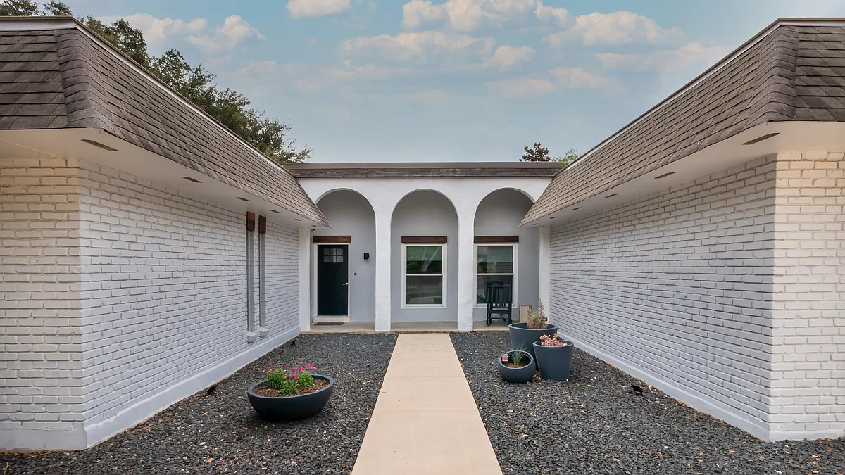 Building Photo - 314 De Soto Dr