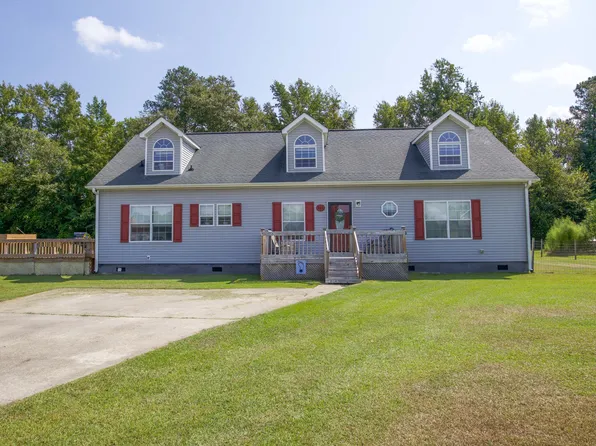 211 Vermilion Dr, Parkton, NC 28371