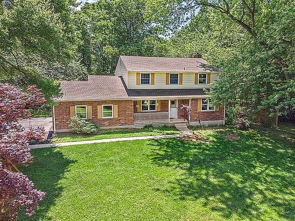 2nd image of 16 Woodbine Cir