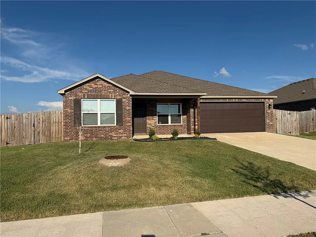 4 bed, 2.0 bath, 1479 sqft, $1,750 — Photo 1