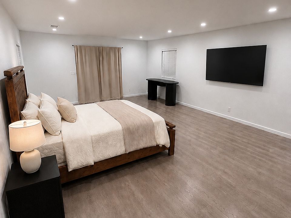 1st image of 6008 Premiere Ave #1