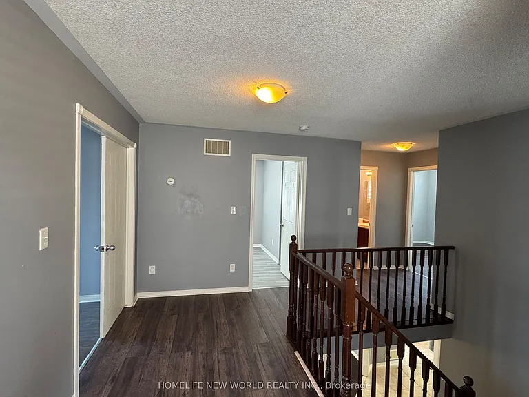 1284 Gyatt Cres — Photo 18
