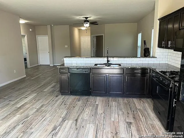 12930 Cedarcreek Trl — Photo 4