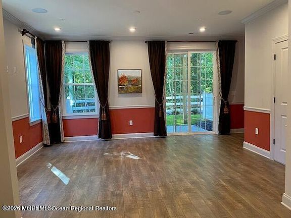 3rd image of 2601 Evans Ln