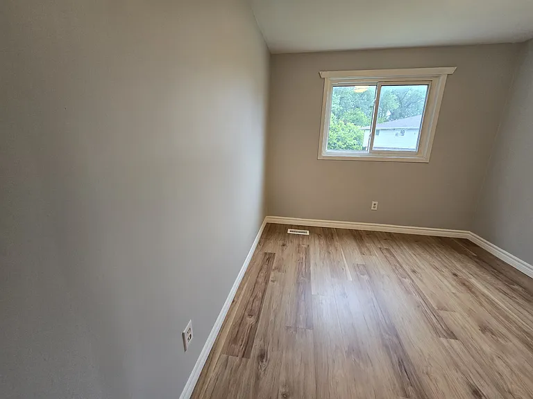 12 Pearl Cres #3 — Photo 9