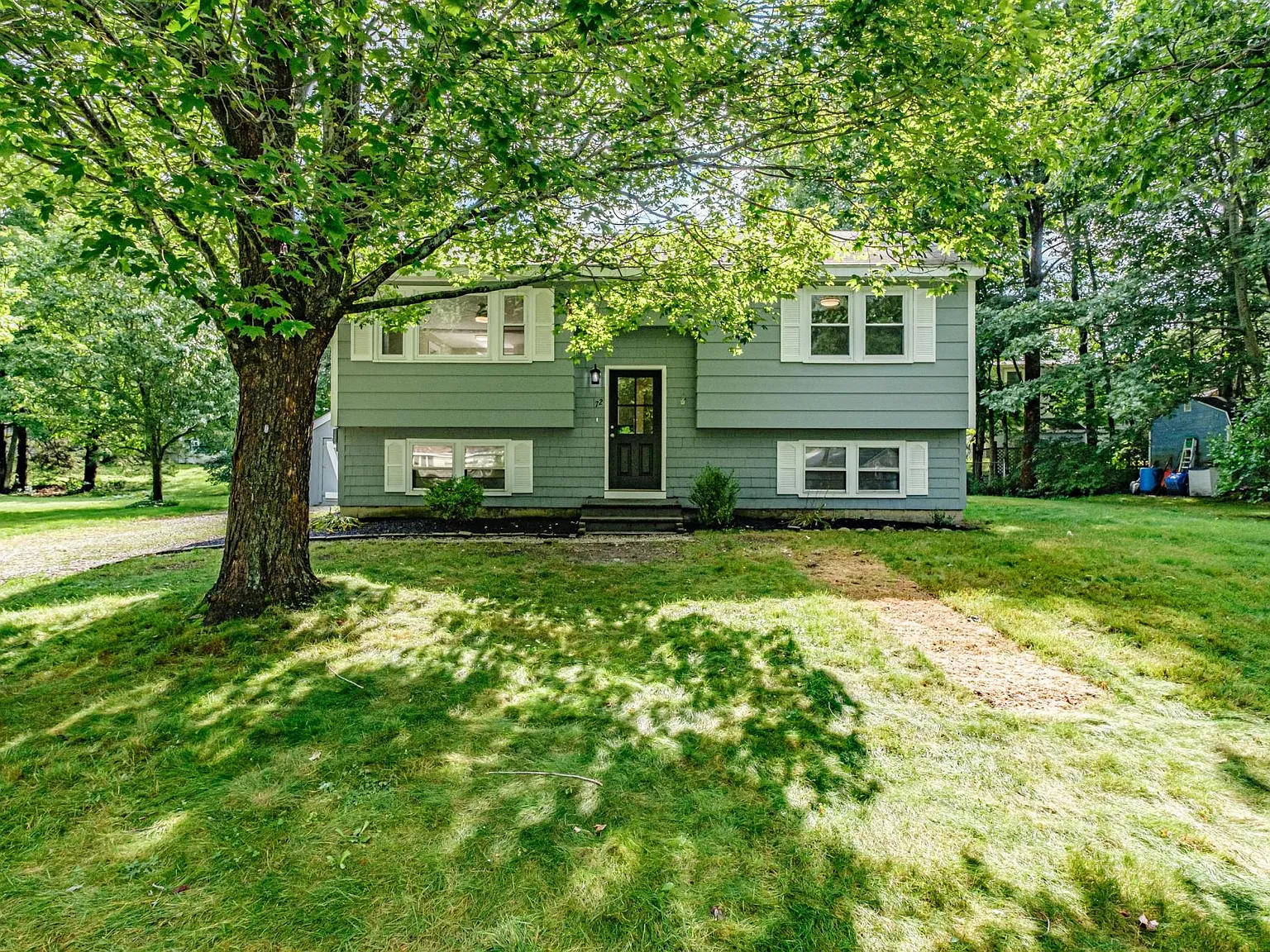 4 bed, 1600 sqft, $4,100 — Photo 2