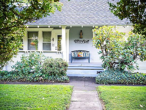 3rd image of 1103 Fern Ave