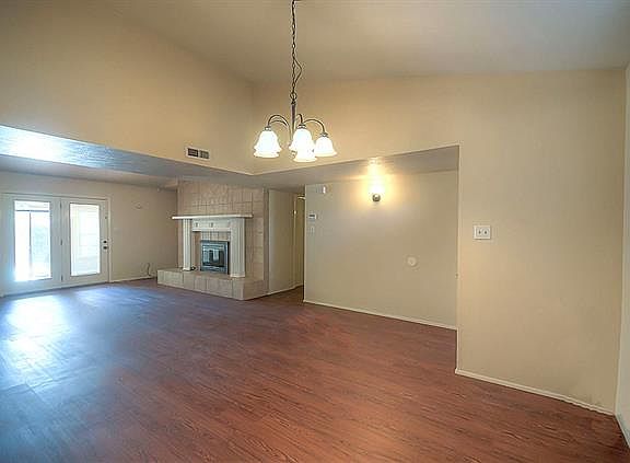3rd image of 1616 Hutchinson Dr