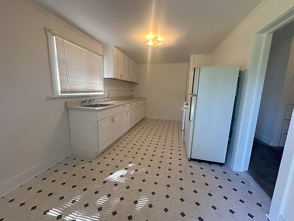 4th image of 436 Minckler Ave #0