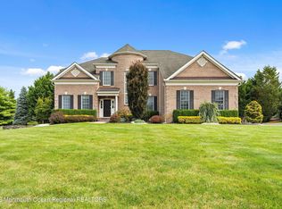 4 Plainridge Ct, Manalapan, NJ 07726