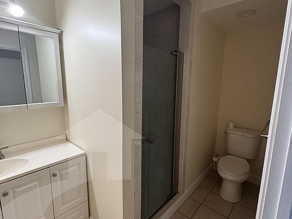 5th image of 8 Dudley St