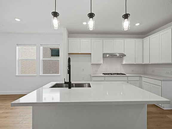 2nd image of 1112 Beautyberry Ln
