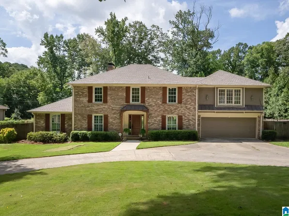 2636 Creekview Dr, Hoover, AL 35226