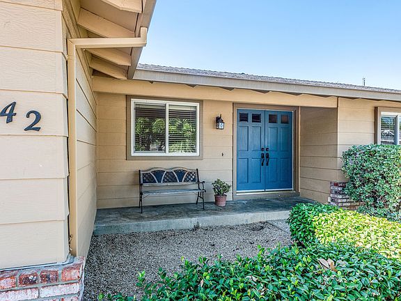2nd image of 742 Chatsworth Pl