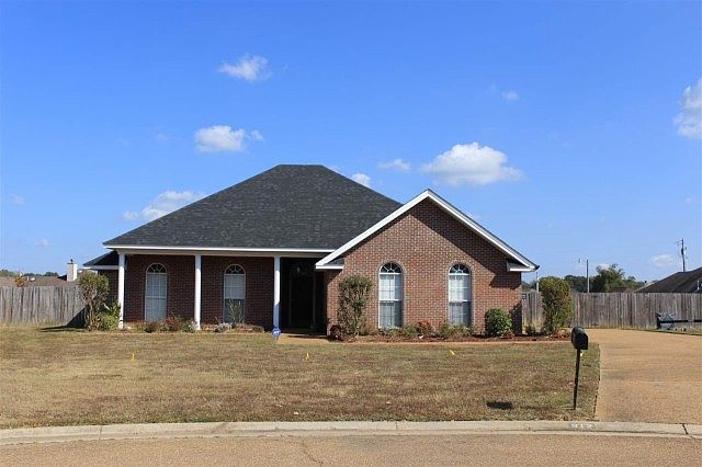 1st image of 812 Crooked Creek Cv