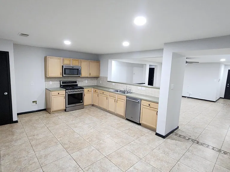 3914 Brighton Springs Ln — Photo 6