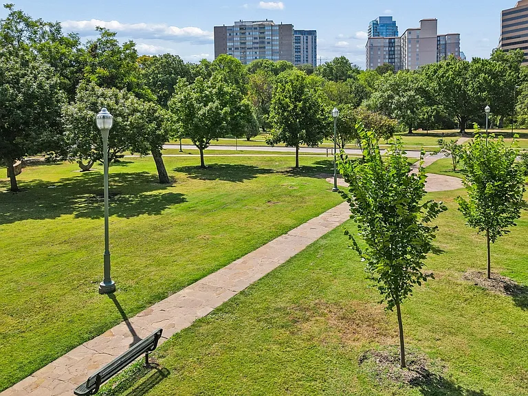 3901 Travis St #100 — Photo 25