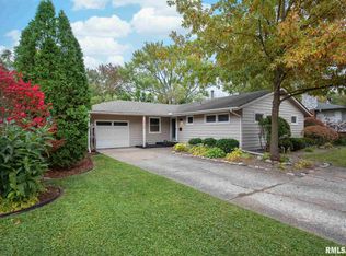 1905 Parkway Dr, Bettendorf, IA 52722