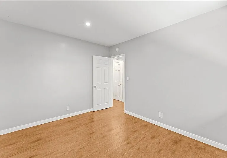1711 Delaware Ave #5 — Photo 5