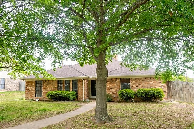 1st image of 136 Hollie Cir