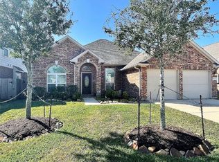 9818 Shimmering Lakes Dr, Rosharon, TX 77583
