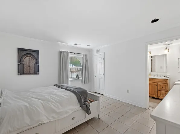 1717 P St NW APT E, Washington, DC 20036