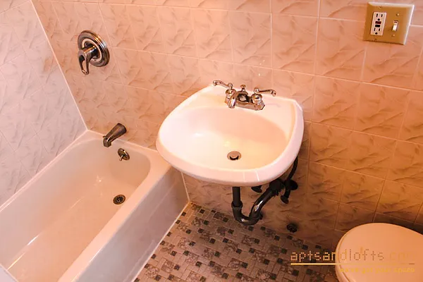 Rented by aptsandlofts.com | media 8