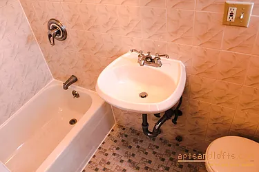 Rented by aptsandlofts.com