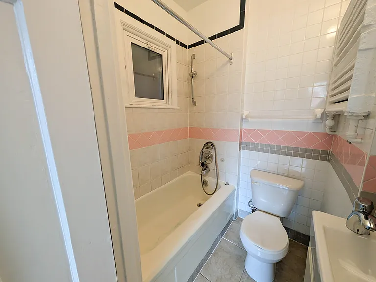 55 Wellington St S #2 — Photo 8