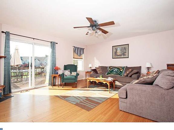 4th image of 304 Jenville Ct