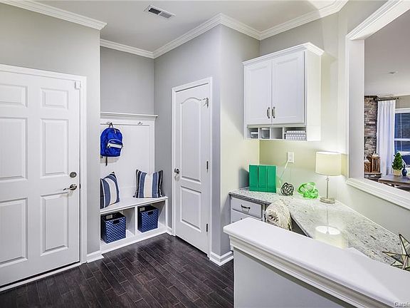 3rd image of 1042 Dunwoody Way