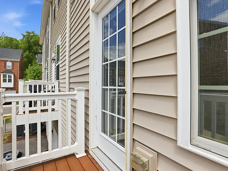 4915 Crest View Dr — Photo 20