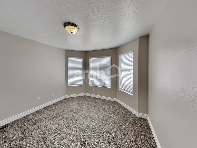 1460 S Heather Ln — Photo 17