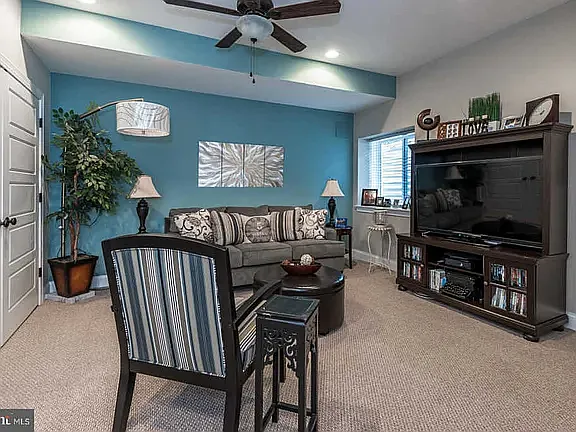 532 Green Ln — Photo 21