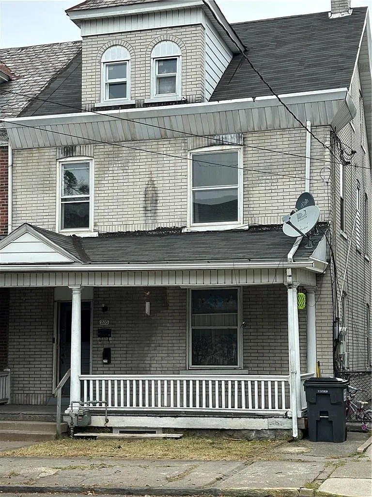 4 bed, 1.0 bath, 1000 sqft, $1,850 — Photo 2