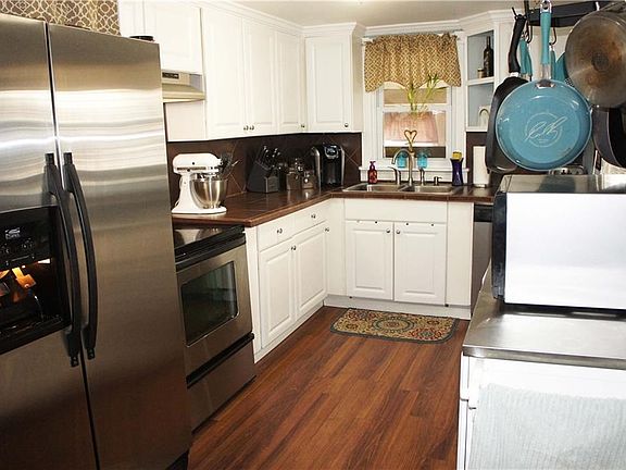 3rd image of 70 Leslie Ave