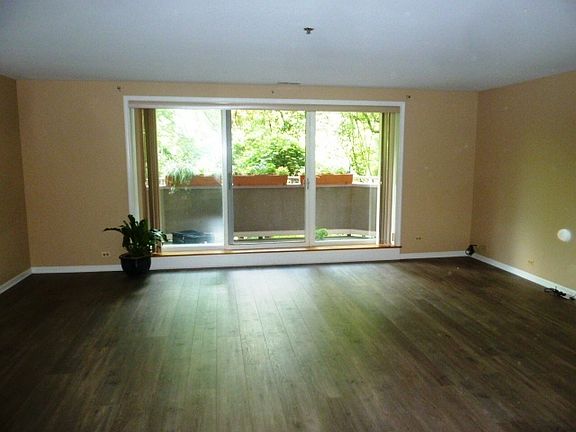 3rd image of 6411 Lincoln Ave Unit 213