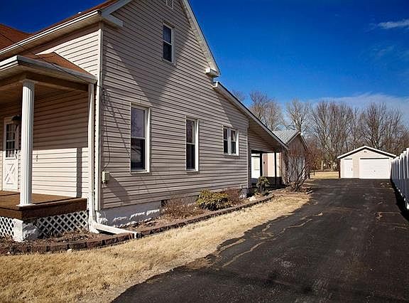 2nd image of 951 E Leonard St