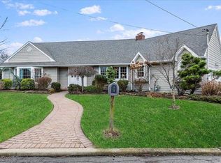 4 Suffolk Rd, Massapequa, NY 11758