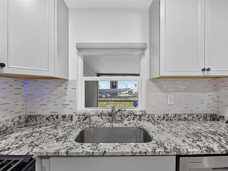 10004 N 25th St — Photo 13