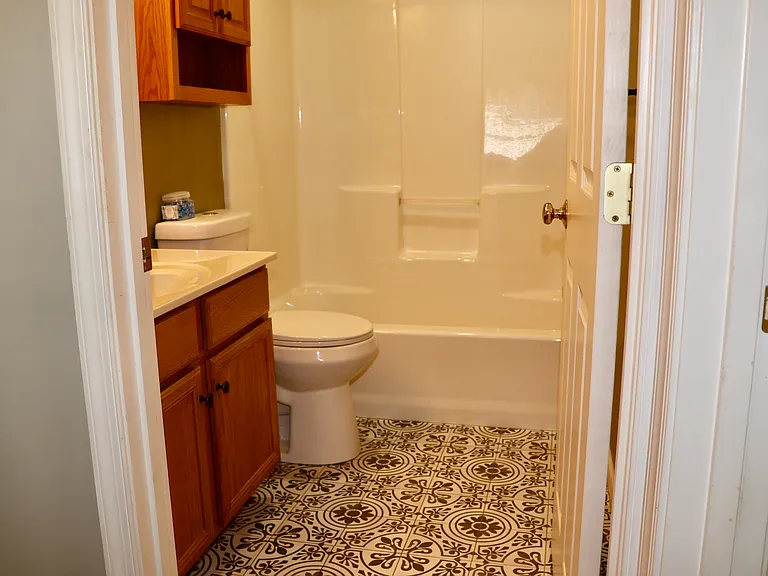 44 Courtyard Dr — Photo 36