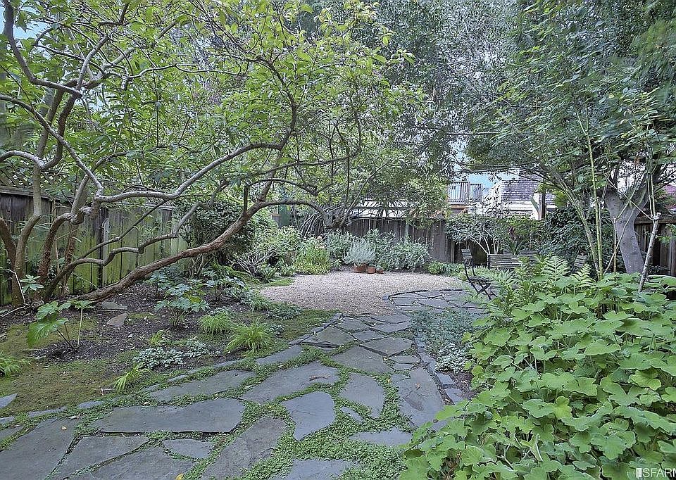 2nd image of 550 Hill St