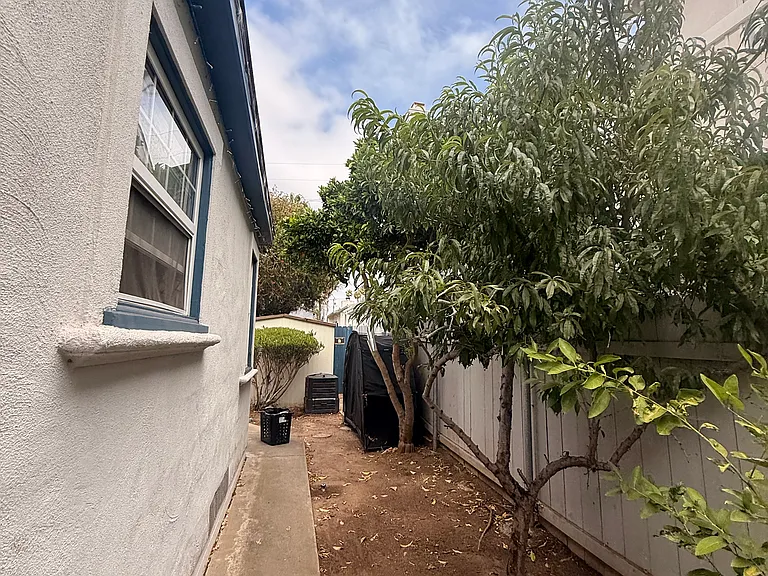 2056 Reed Ave — Photo 17